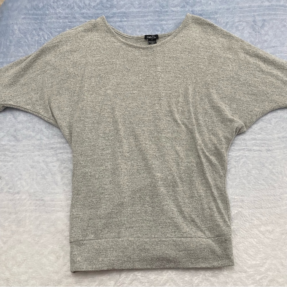 Mid sleeve gray Rue 21 shirt